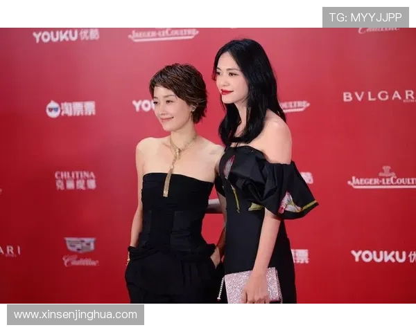 足球明星妻子红毯风采尽显魅力与优雅引领时尚潮流 足球明星妻子红毯风采尽显魅力与优雅引领时尚潮流